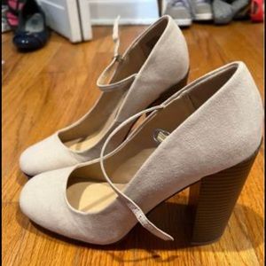 Lauren Conrad cream suede heels